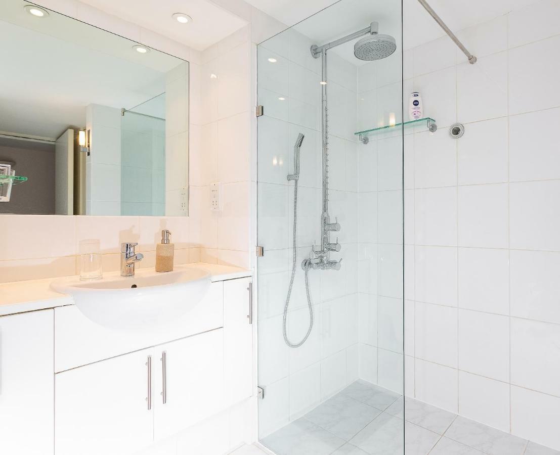 Apartment With Private Patio, And Park Across The Road (Adults Only) ลอนดอน ภายนอก รูปภาพ