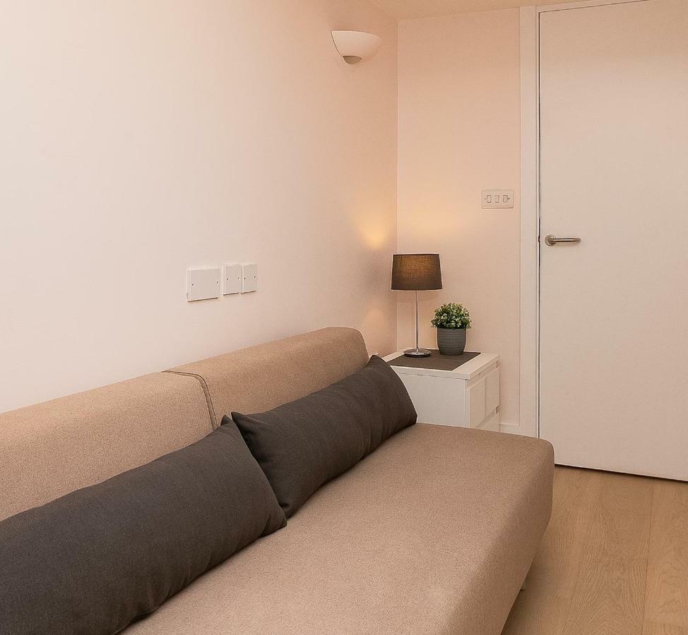 Apartment With Private Patio, And Park Across The Road (Adults Only) ลอนดอน ภายนอก รูปภาพ
