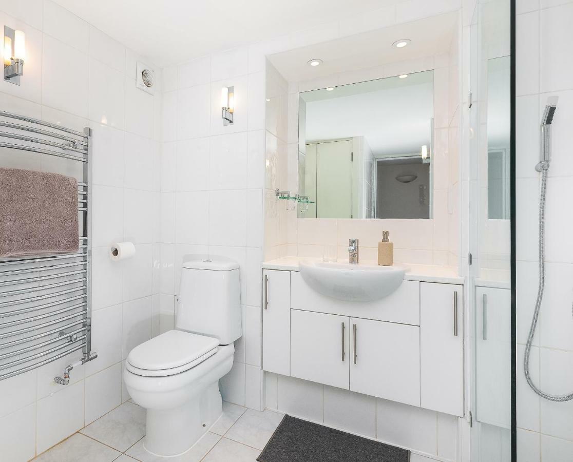 Apartment With Private Patio, And Park Across The Road (Adults Only) ลอนดอน ภายนอก รูปภาพ