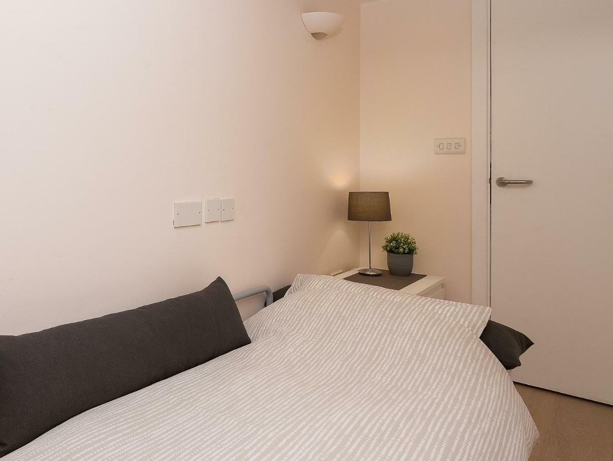 Apartment With Private Patio, And Park Across The Road (Adults Only) ลอนดอน ภายนอก รูปภาพ